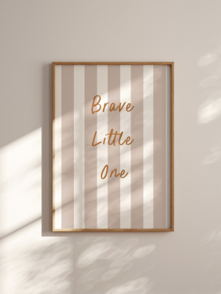 Minimalistyczny napis 'Brave Little One'