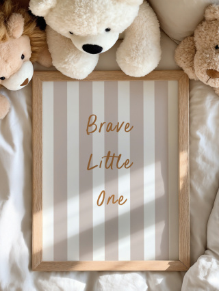 Minimalistyczny napis 'Brave Little One'