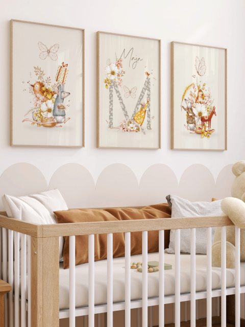 Personalizowany zestaw trzech plakatów z literką i imieniem dziecka w stylu Boho Personalizowany zestaw trzech plakatów z literką i imieniem dziecka w stylu Boho